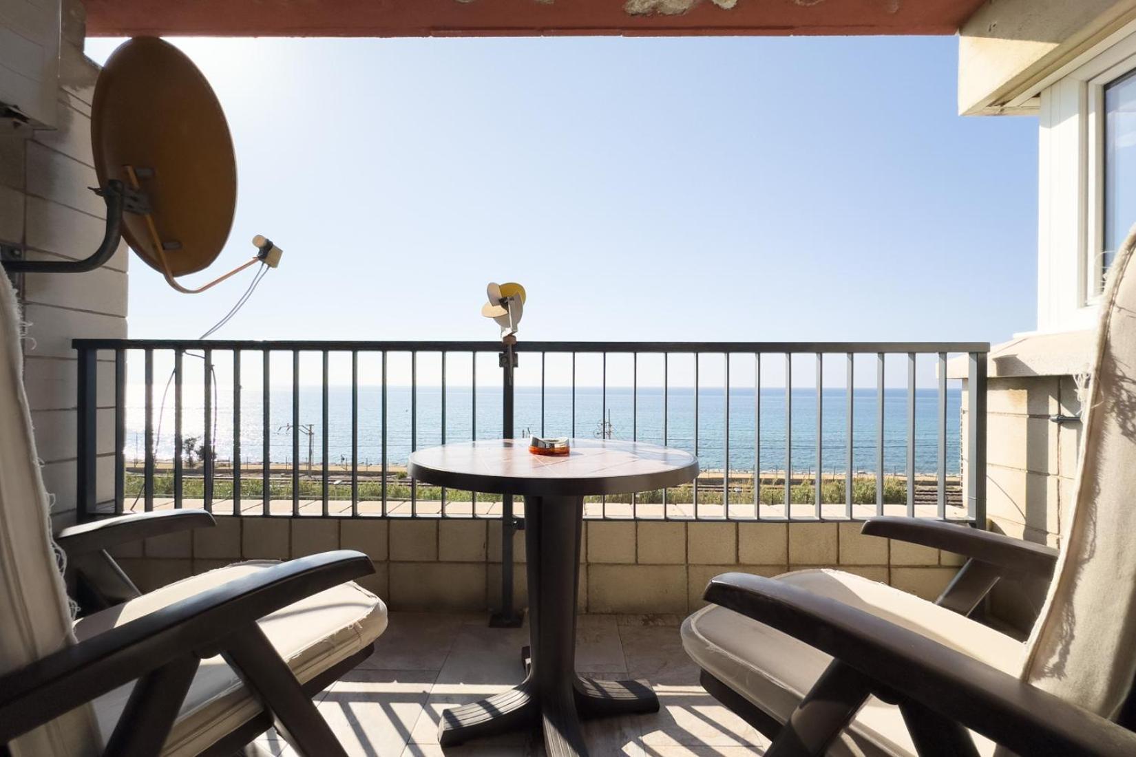 Impresionante Apartamento Delante Del Mar Vilassar De Mar Eksteriør billede